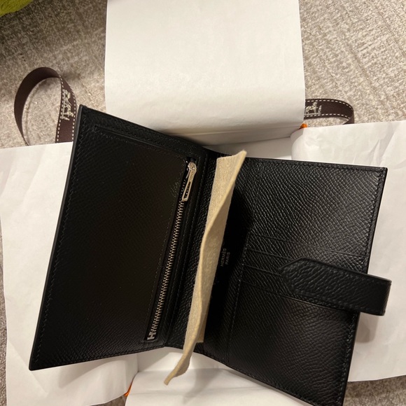 New Hermès So Black Bearn Compact monochrome Wallet - Picture 3 of 3